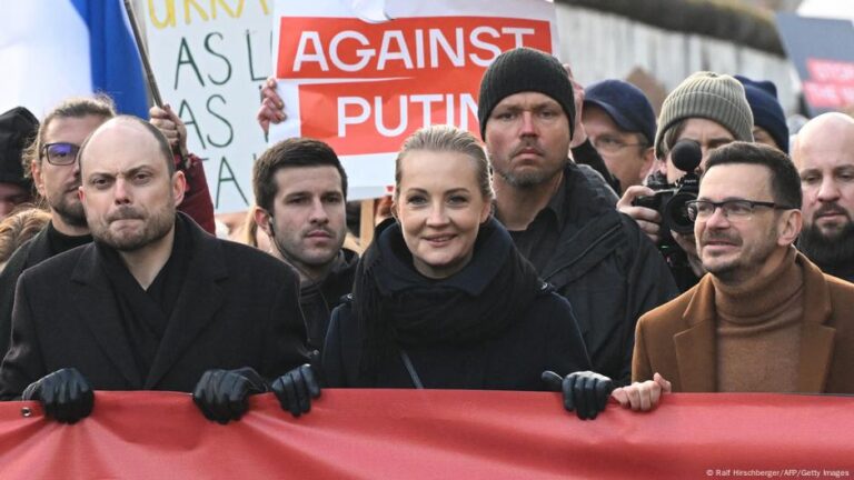 Exiled Russian founders build new startups across Europe – DW – 10/31/2025