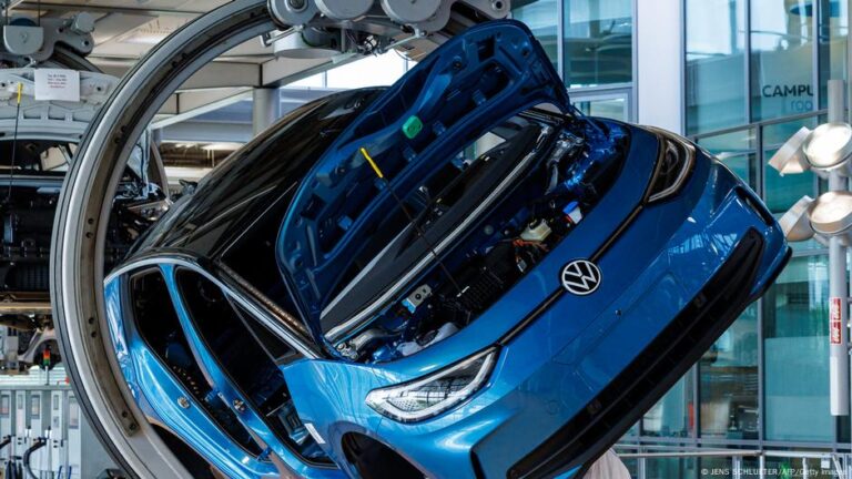 Are Volkswagen’s EVs made with African conflict minerals? – DW – 10/01/2025