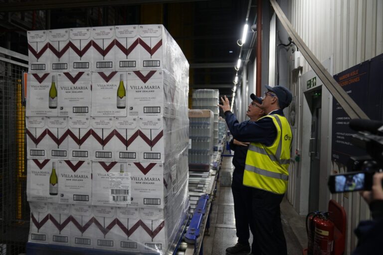 Business Secretary announces electricity discounts of £420 million