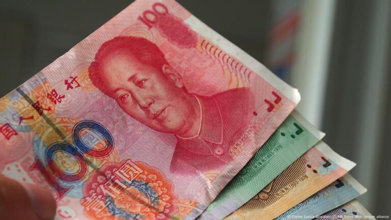China’s Yuan tops dollar in trade but struggles persist – DW – 11/03/2025