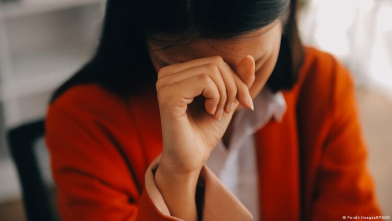 Burnout from casual sex has women rethinking hookup culture – DW – 11/27/2025