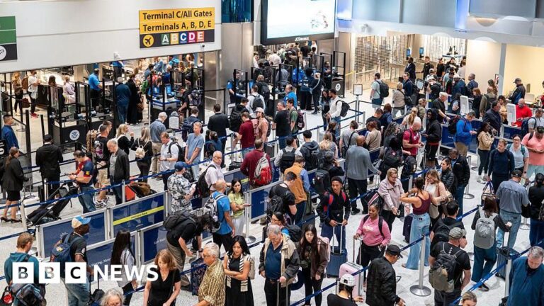 More than 1,000 flights cancelled as US air traffic cuts enter second day
