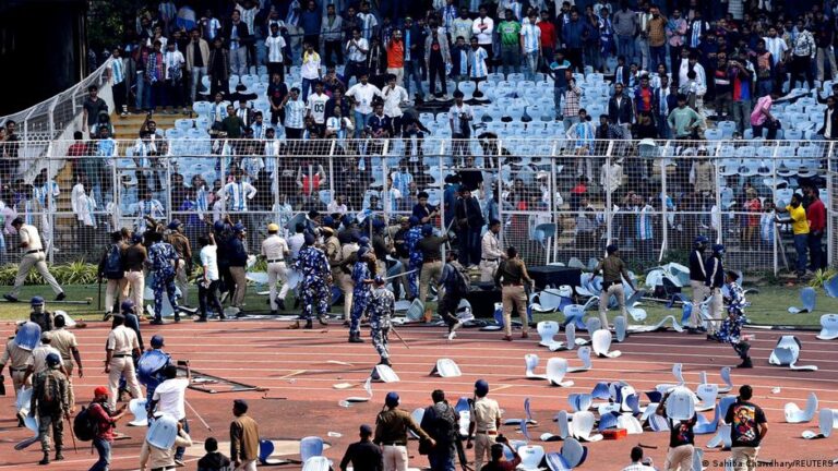 Fans storm pitch after Messi leaves India event early – DW – 12/13/2025