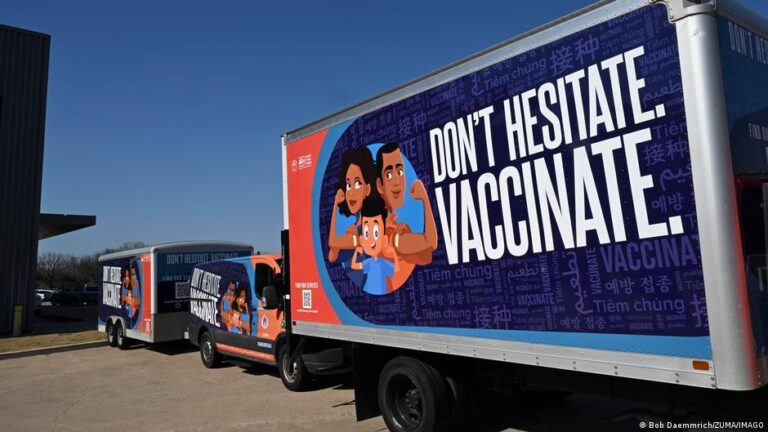 Medical experts are pushing back on new US vaccine policy – DW – 12/15/2025