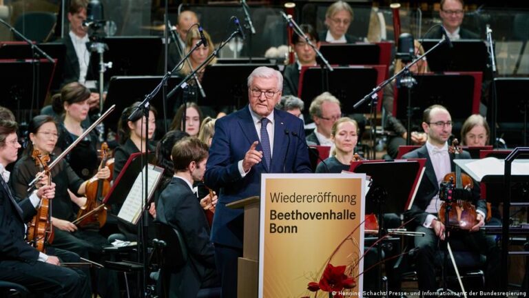 The return of a German cultural icon – DW – 12/17/2025