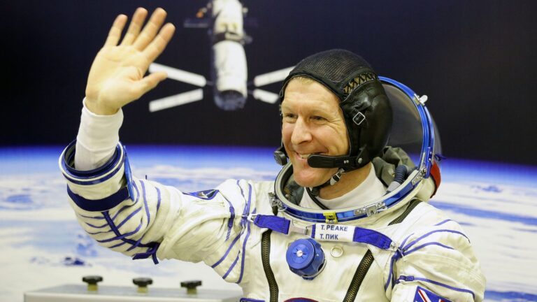 US and China should collaborate on new trips to the moon, says British astronaut Tim Peake | Science, Climate & Tech News