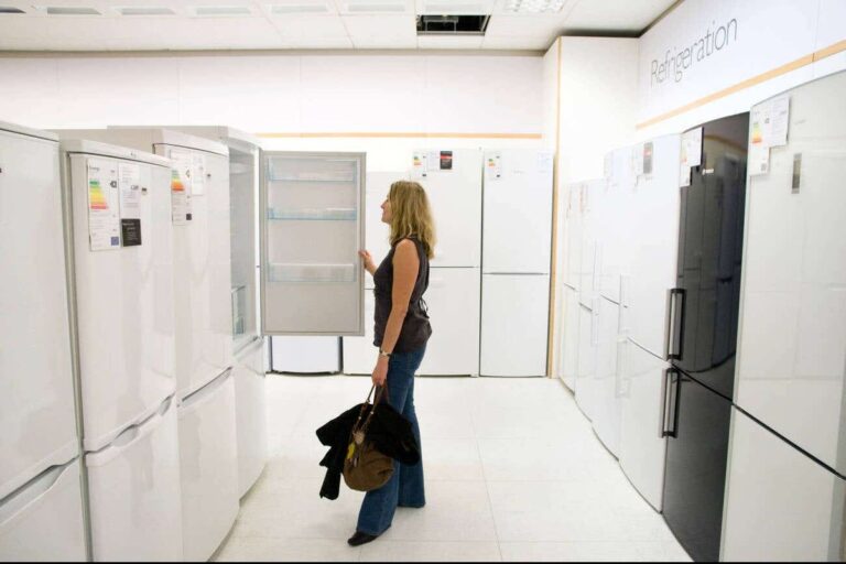 Consumer confidence falls despite easing inflation