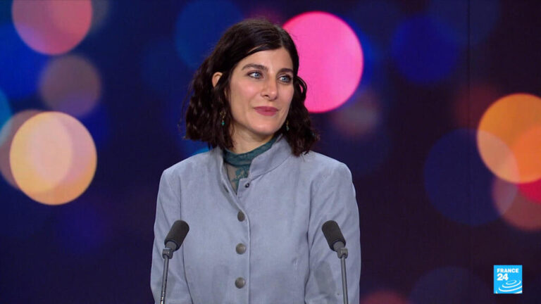 Exiled Iranian-French actress Mina Kavani opens Paris play as Iran crackdown sparks global protests