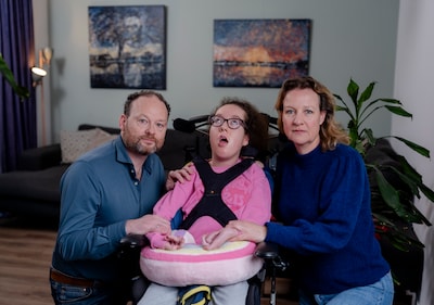 Dit is Anna, en zij kost te veel geld: ‘Onze dochter is een kostenpost’