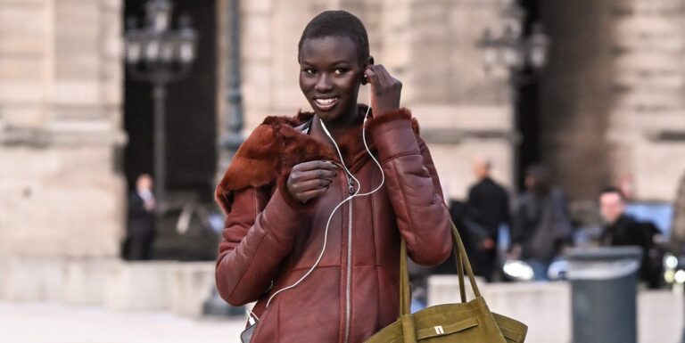 Are the controversial jegging jeans making a comeback?