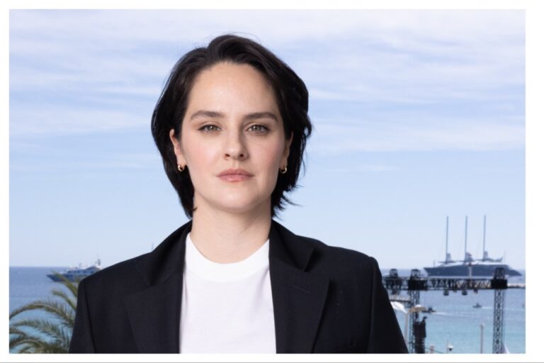 Noémie Merlant Talks ‘Roma Elastica’ Role Opposite Marion Cotillard