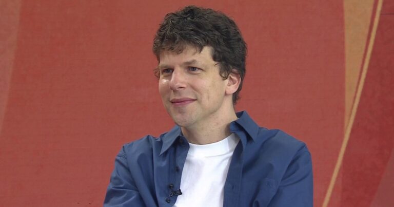 Jesse Eisenberg Talks ‘Minions’ Role, ‘The Debut,’ and Hot Wings