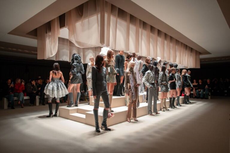 Alexander McQueen keert terug naar London Fashion Week voor SS27