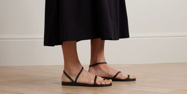 You want this comfortable minimalist sandal for the summer