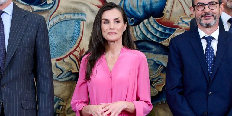 Queen Letizia appears in pink from head to toe in Madrid