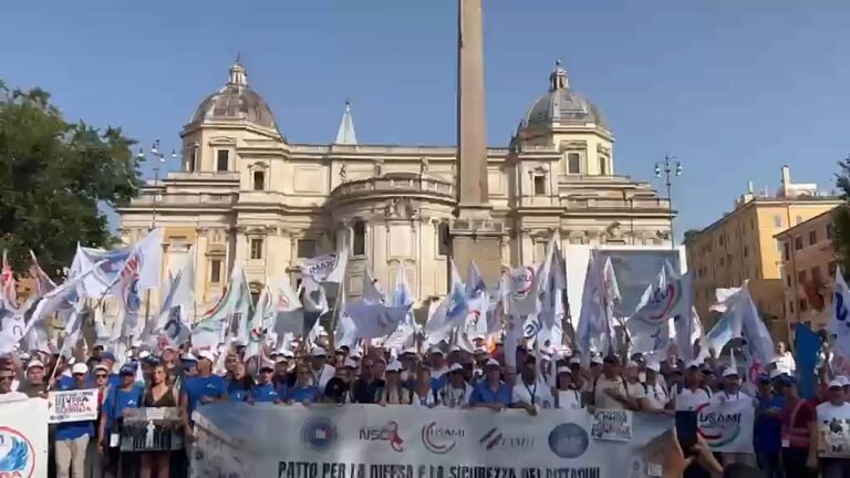 Thousands of Italian military and police personnel march in Rome over pay and pensions