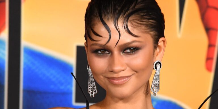 Zendaya’s antennae dress turns heads at the premiere