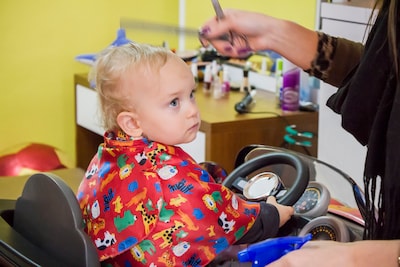 Wordt kinderhaar dikker na een knipbeurt? Expert geeft antwoord