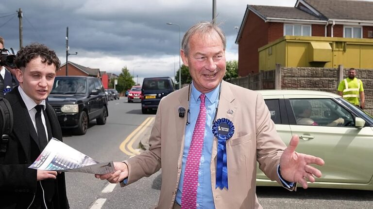 Rupert Lowe offers alliance with Nigel Farage to unite Britain’s hard right