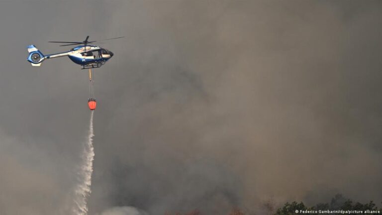 Vast wildfire forces evacuation in Eifel forest