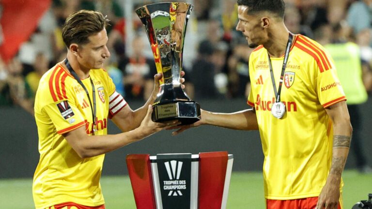 Lens defeat Paris Saint-Germain and claim second title this year