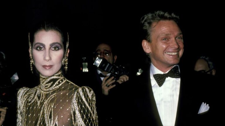Fashion and costume designer Bob Mackie, who helped stars sparkle, dies at 87