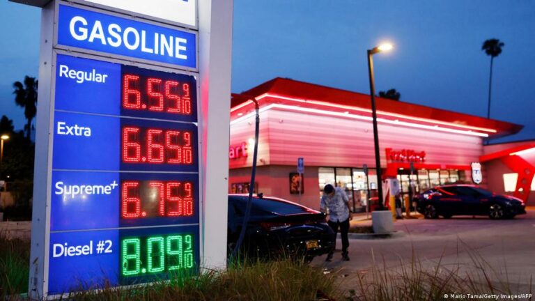 Trump’s fuel economy rollbacks make cars more oil dependent