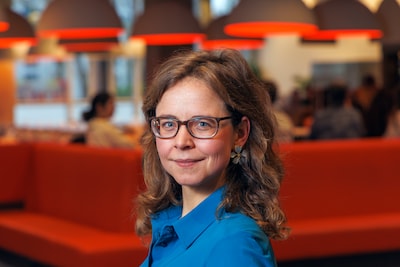 Anneke laat zien hoe vrouwelijke soldaten in het veld plassen: ‘Moeten nadenken over hoe man en vrouw verschillen’